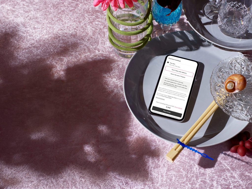 SmooothDevices_PayLater_DinnerTable_Simplified_Mobile_UK (1)